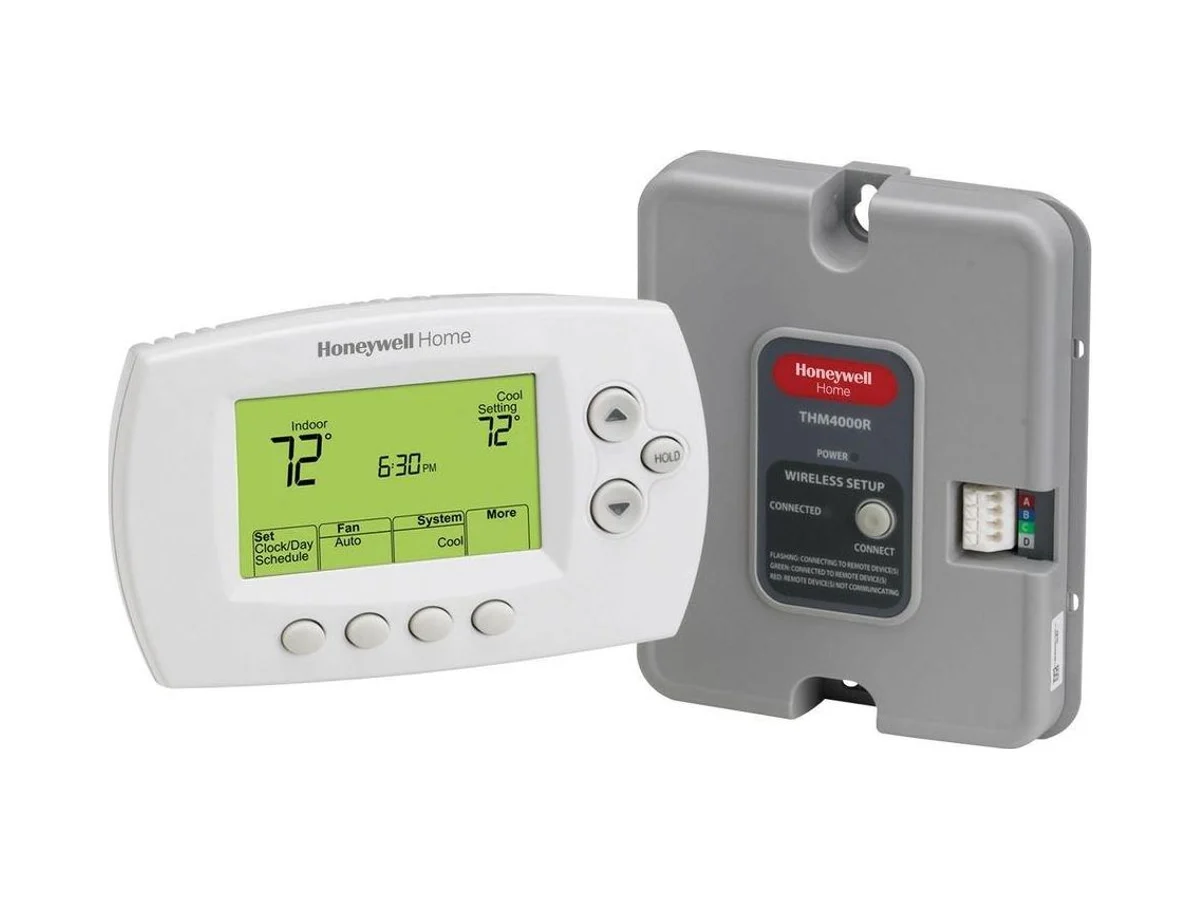 Honeywell Home FocusPro YTH6320R1023/U Programmable thermostat kit